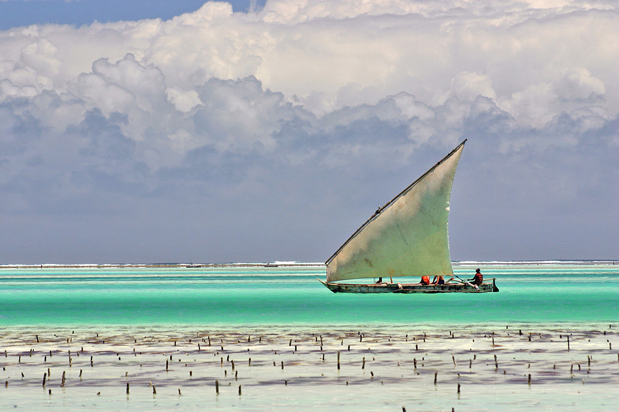 Motorradreisen Tansania, Motorräder, Schotterstraße  
Rider, Berge  
Motorräder, Canyon  
Besuch, Wasserfälle  
Fahrt, Tarangire Nationalpark  
Stopp, Yurt